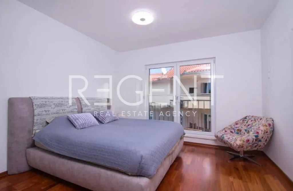 Trogir, Okrug Gornji - Dreizimmerwohnung mit Garage und Meerblick 123 m2