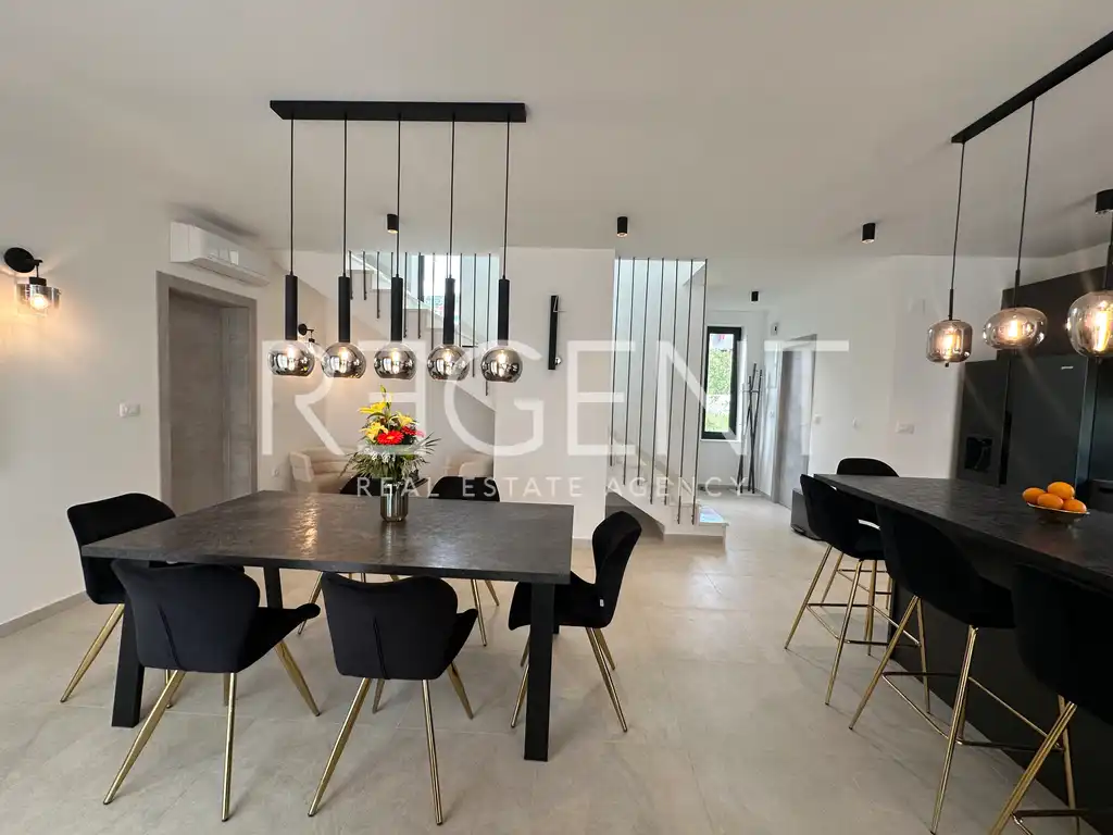 Split, Kaštela - Luxusná Vila 188 m2 s výhľadom na more