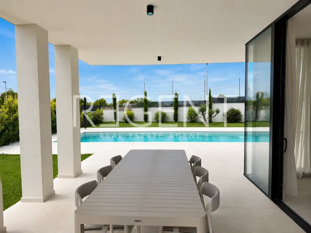 Turanj, Vila 180 m²— grijani bazen, pogled na more, 350 m od plaže
