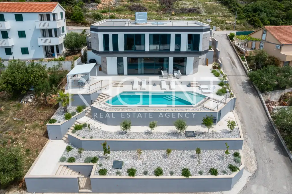Šibenik, Rogoznica - Luksuzna vila s panoramskim pogledom na morje, ogrevanim bazenom in jacuzzijem