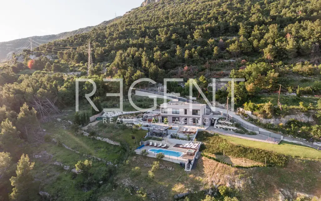 Vila 232 m², Kaštel Stari — 4SS, grijani bazen, pogled na more