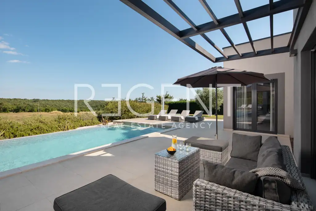 Villa 250 m², Vodnjan area — 78 m² pool, 1600 m² plot