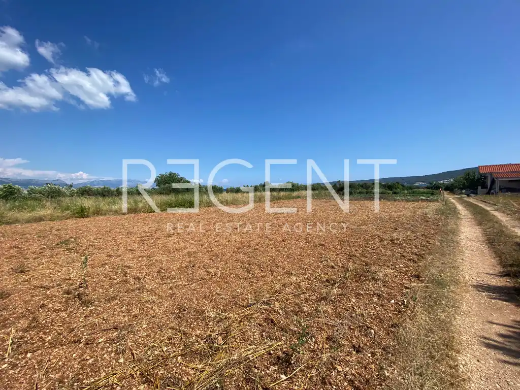 Split, Kaštel Štafilić - building plot first row to the sea, 5600 m2