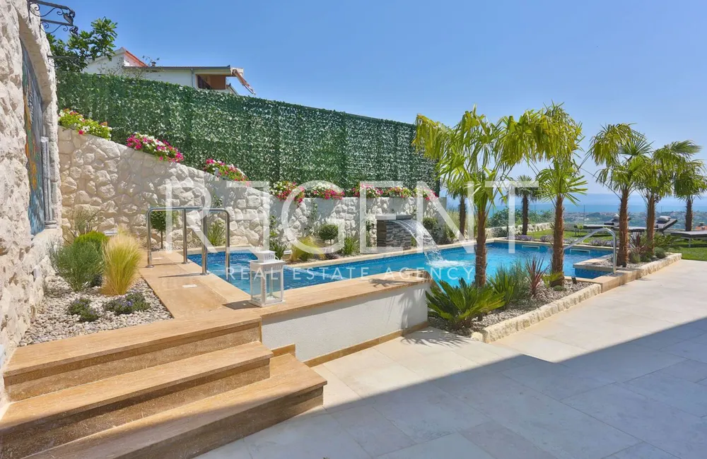 Split, Kučine - Luxusná vila 700 m2