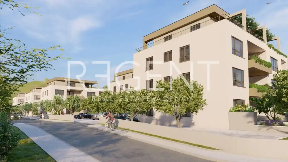 Split, Kaštela - Trojizbový byt s terasou 109 m2 NOVÁ STAVBA