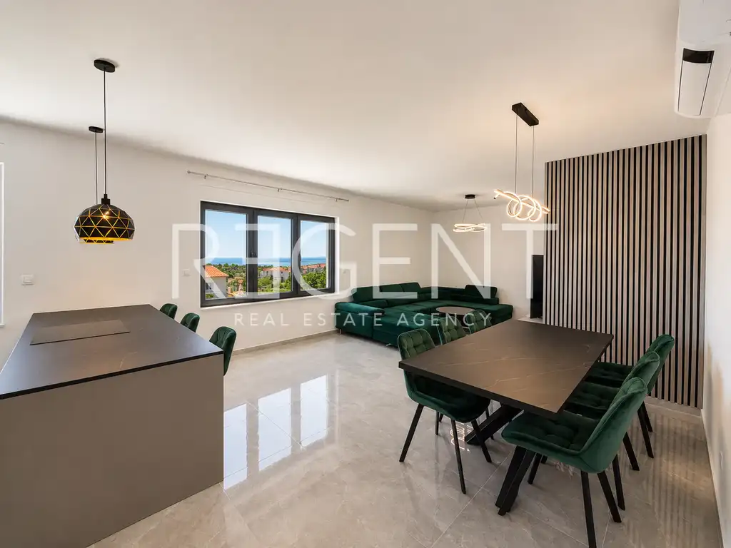 Dvoetažni stan 140 m², Brodarica, Šibenik- 3SS, krovna terasa, garaža
