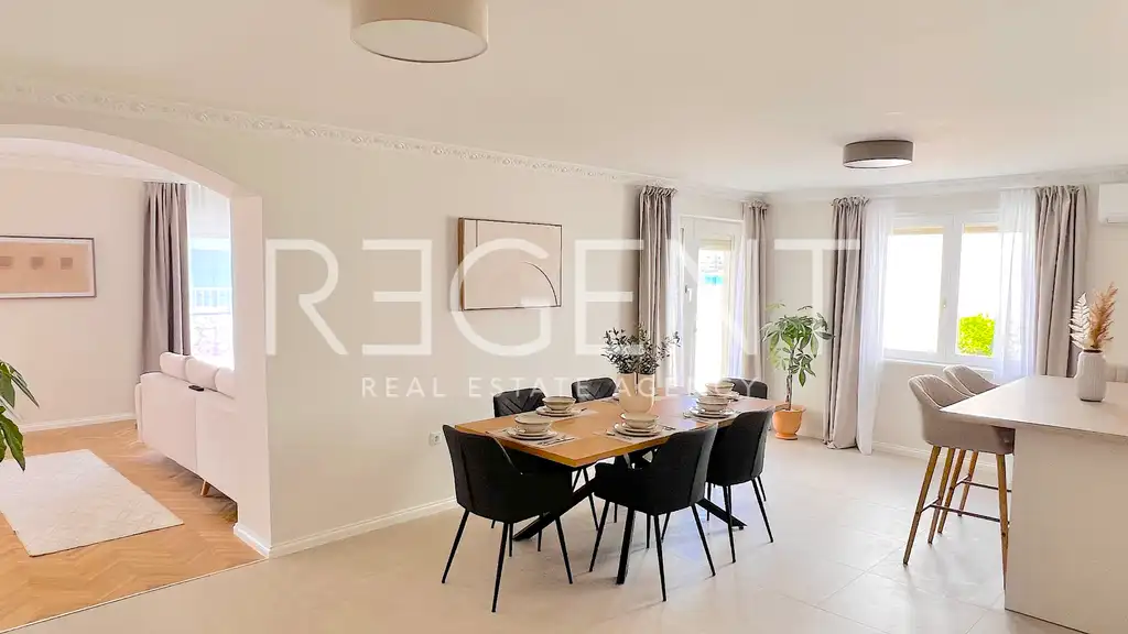 Villa 472 m², Brodarica — en première ligne de mer, 3 appartements