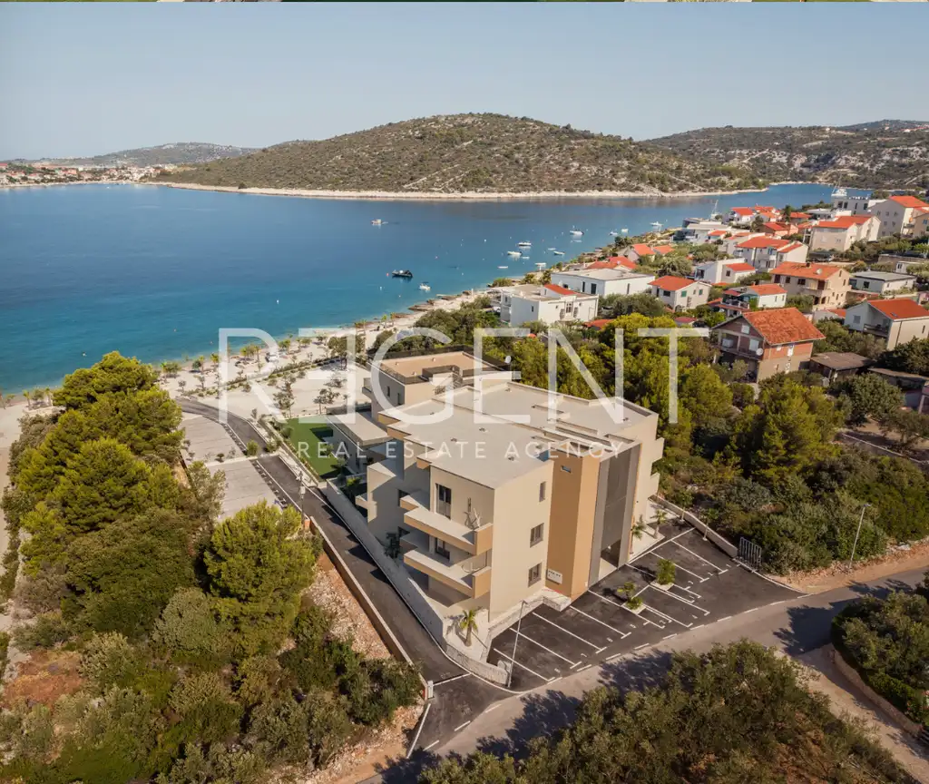 Trogir, Sevid – one-bedroom apartment 58.50 m², garden 122 m², 75 m from the sea