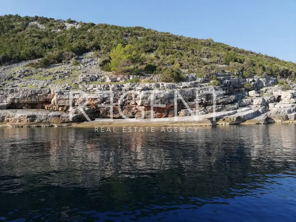 Hvar - Atraktívny pozemok pri mori 74765 m2