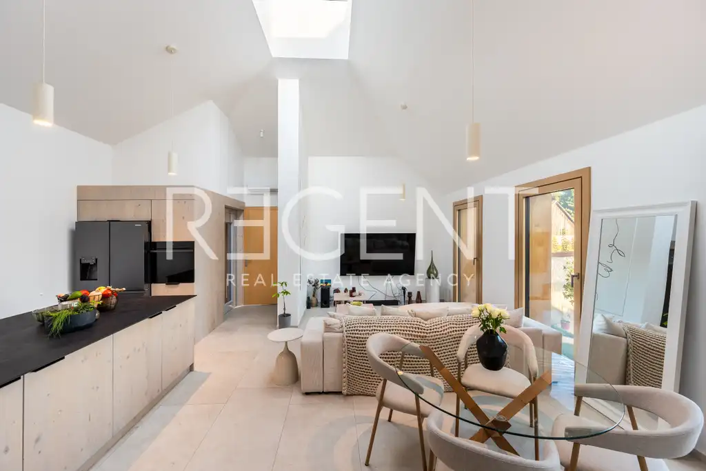 Ravna Gora, kuća 146 m² — 2 stana, privatni lift, bazen