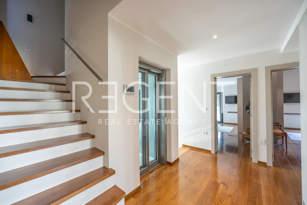 Istria, Fažana - Luxurious villa in a prime location with sea view