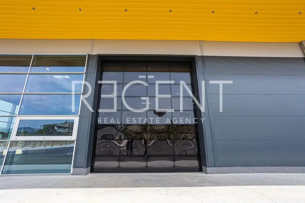 Trogir, Plano - Entrepôt commercial et de vente de 1600 m2