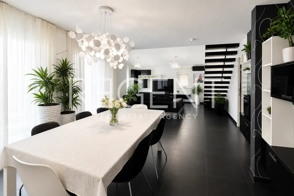 Trogir – Mezonetový penthouse 234 m², výhľad na more, garáž