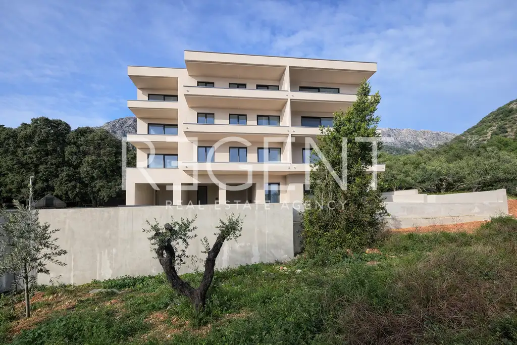 Makarska, Drvenik - Dvosoban stan u novogradnji kraj mora
