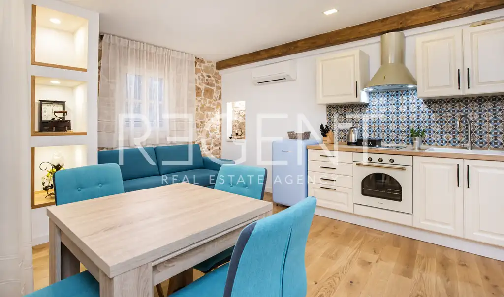Šibenik, centrum – zrekonstruovaný kamenný dům se třemi apartmány