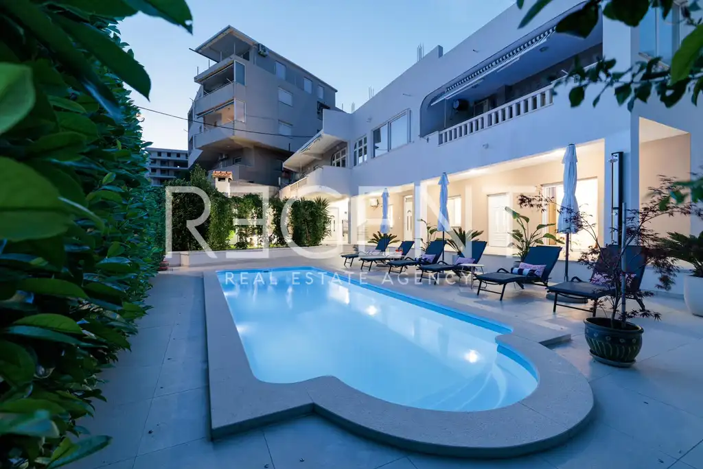 Split, Kila – stan 70 m² sa saunom, vrtom i bazenom