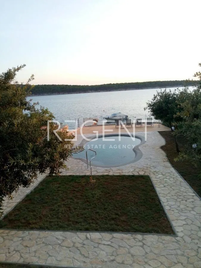 Wyspa Rab – Piękna willa z basenem 200 m2