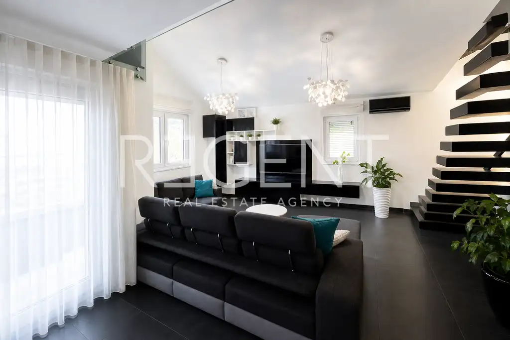 Trogir – Mezonetový penthouse 234 m², výhľad na more, garáž