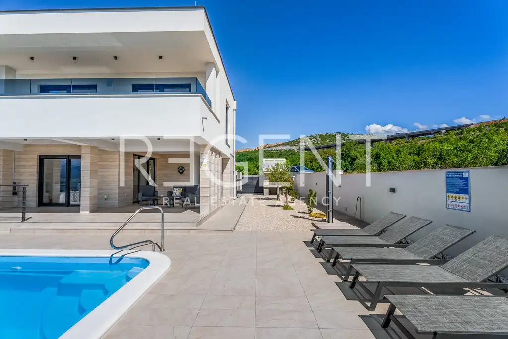 Zadar, Rovanjska – Nově postavená vila s bazénem a výhledem na moře