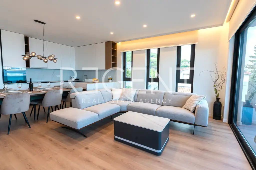 Opatija – Appartement moderne de trois pièces avec vue sur la mer 128,52 m2