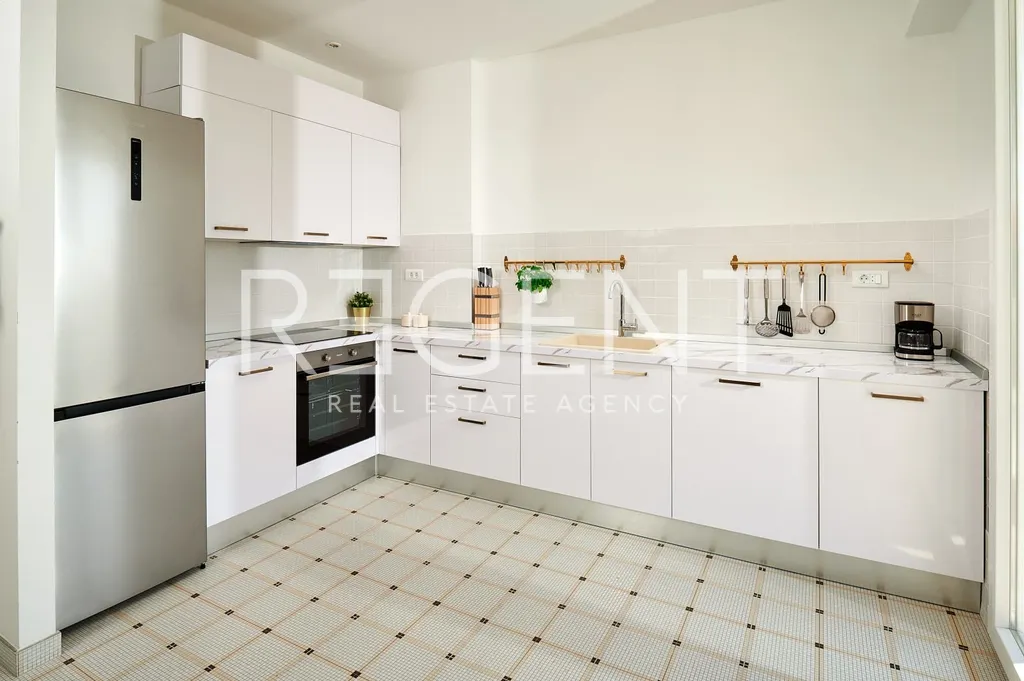 Split, Bačvice - Trojizbový byt s loggiou 105 m2