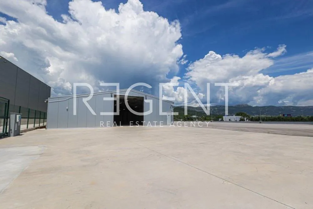Trogir, Plano - poslovni prostor 500 m2