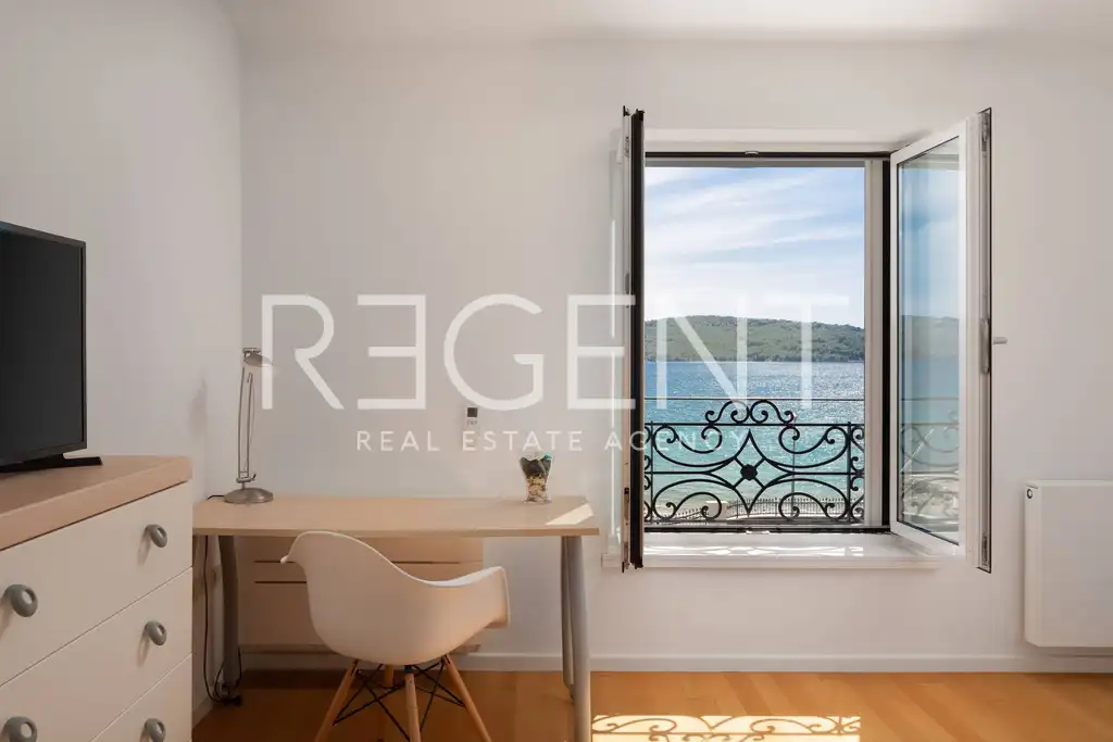 Šibenik, Zablaće – vila 1 000 m², bazén, wellness, záhrada, prvý rad