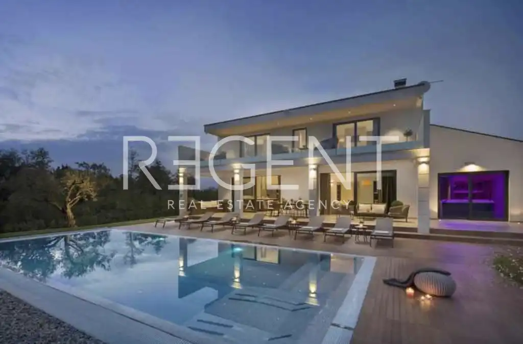 Istria, Višnjan – Villa 250 m2 on a plot of 1659 m2 top location