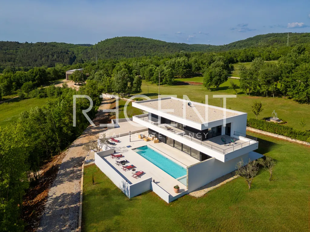 Istra, Oprtalj – vila 682 m², 3 ložnice, bazén, novostavba