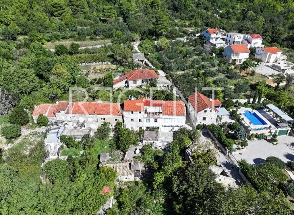Pelješac, Orebić - Autentický kamenný dom na rekonštrukciu