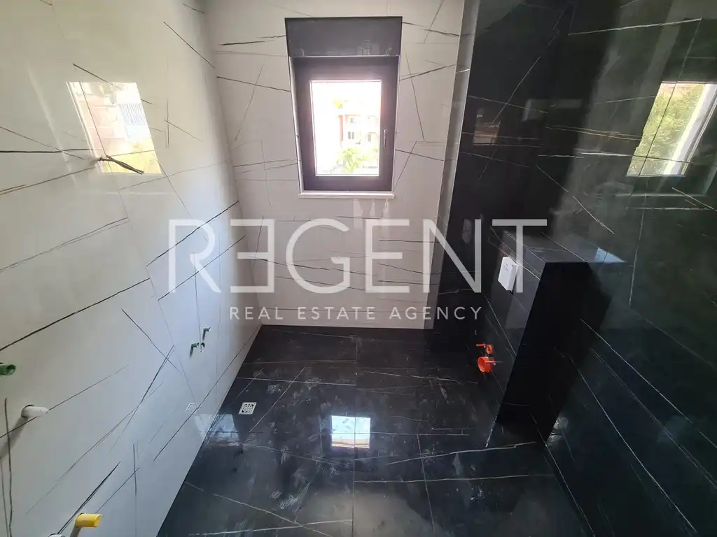 Macarsca, Centro - Attico trilocale con vista mare 117 m2