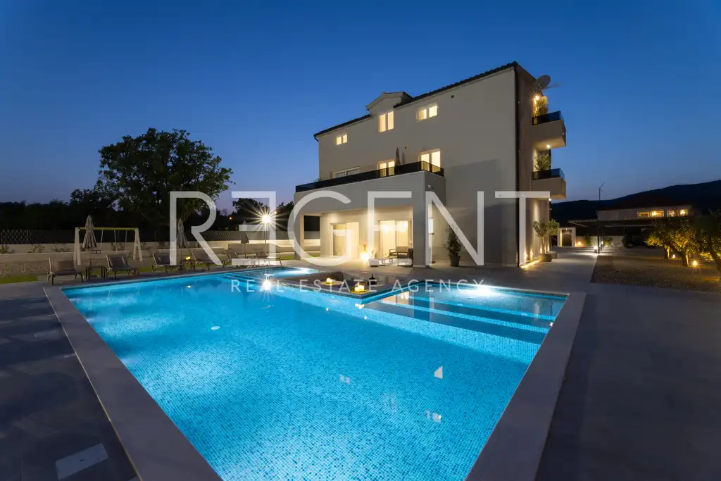 Trogir, Seget - Modern villa with heated pool and sea view