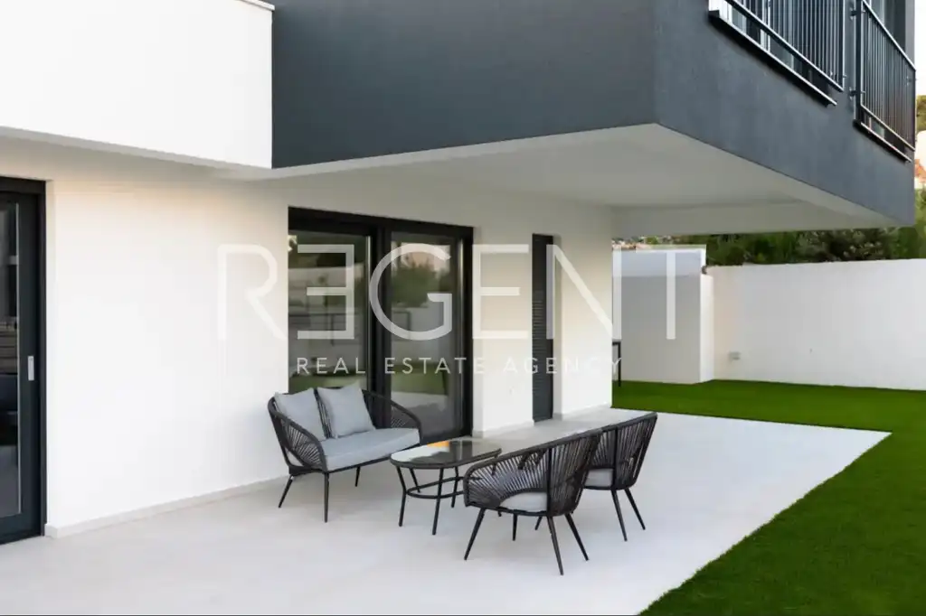 Villa 217 m², Vinišće — 4 camere da letto, jacuzzi, vista mare