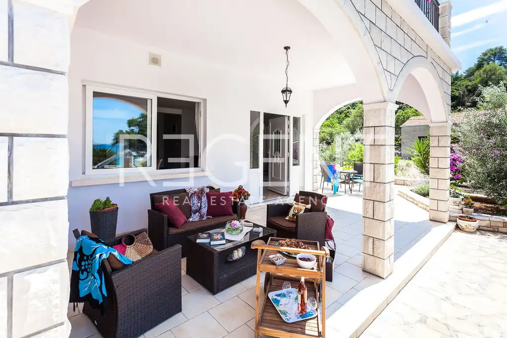 Otok Korčula – Šarmantna vila u uvali s bazenom 460 m2