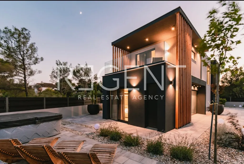 Šibenik, Vodice - Moderná vila, novostavba 200 m2