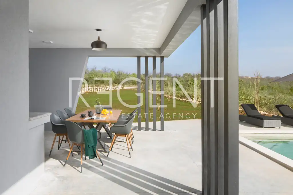 Villa 250 m², Vodnjan area — 78 m² pool, 1600 m² plot