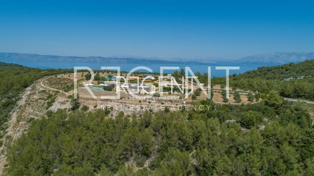 Hvar, Ivan Dolac - statek v srdci ostrova 140 000m2
