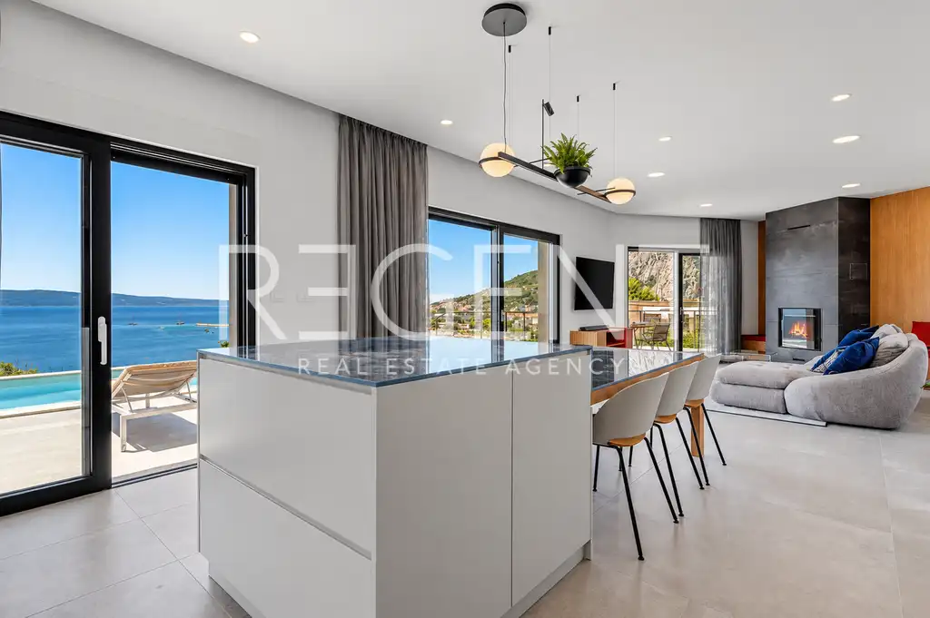 Vila 210 m², 4 spavaće sobe, bazen i pogled na more – Omiš