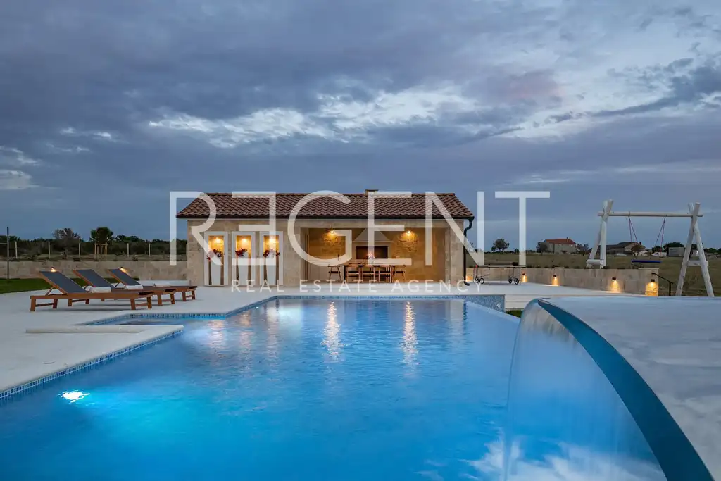 Zadar, Sv. Filip i Jakov - Rustikální vila na pozemku o rozloze 30.000 m²