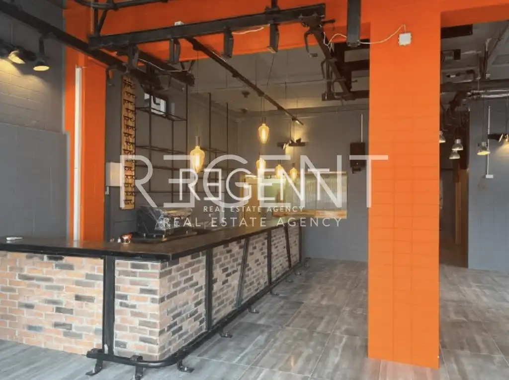 Trogir - Immeuble résidentiel et commercial de 1380 m2 avec terrain associé dans un excellent emplacement
