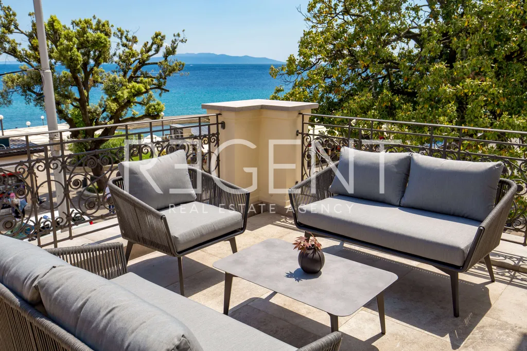 Opatija, Zentrum - Luxuriöse Wohnung in einer Villa in einzigartiger Lage, 108 m2