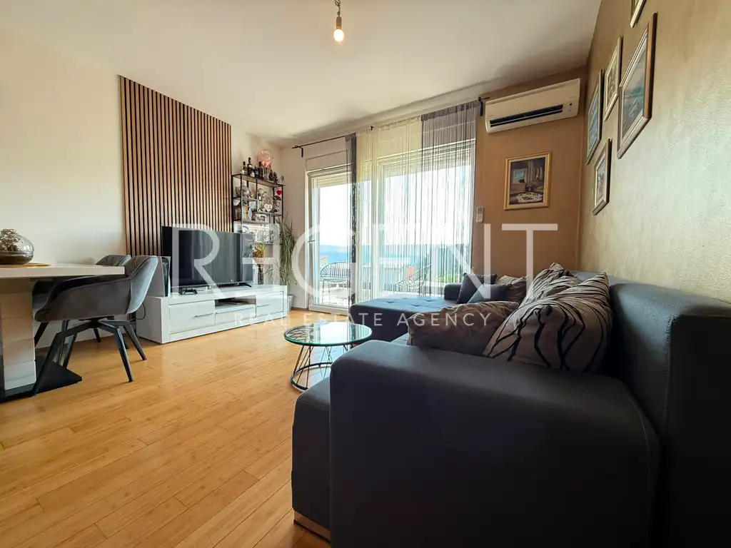 Split, Kila — Dvosobno stanovanje 66 m², balkon, garaža, novejša stavba