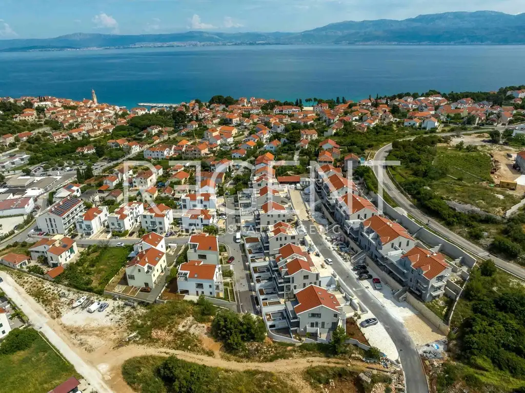 Brač, Sutivan - Dvojizbový byt v obytnom komplexe 97,56 m2