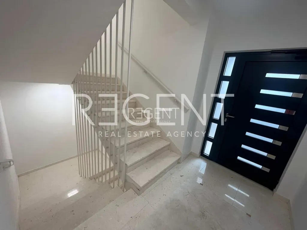 Zadar, Sukošan - Luksuzan četverosoban stan s bazenom 160 m2 novogradnja