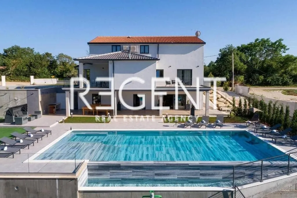 Istra, Tinjan – Elegantná vila s bazénom