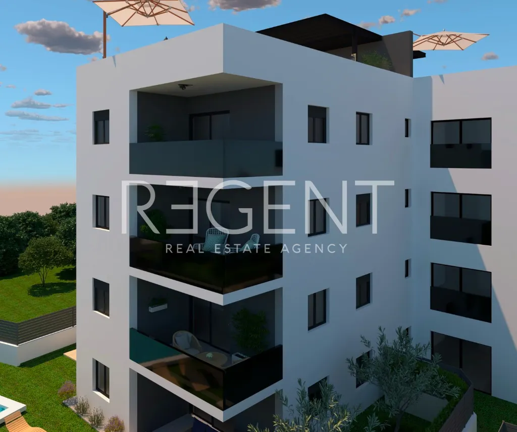 Trogir, Okrug Gornji – Dvosoban penthouse s krovnom terasom 77 m2 novogradnja