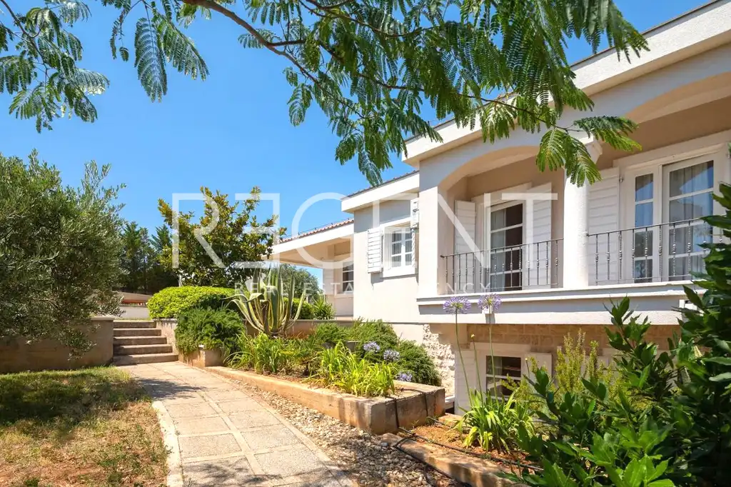 Istria, Poreč – Priestranná a elegantná vila s bazénom 400 m2