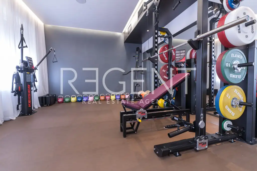 Stan 200 m², Donji grad — lift, terasa, 2 parkinga