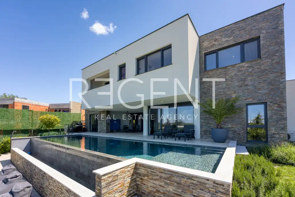 Istria, Buje - villa 255 m², piscina, sauna, giardino, parcheggio