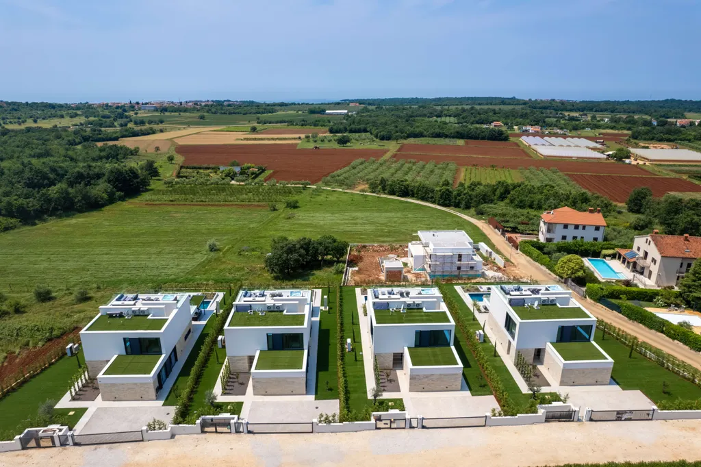 Istria, Parenzo – Ville di design in fila con una splendida vista sul mare